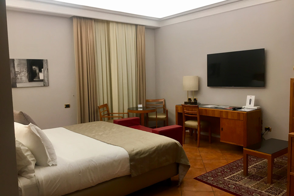 Amphitheater Junior Suite